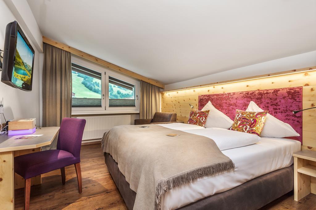 Hotel Talblick Saalbach-Hinterglemm Rom bilde